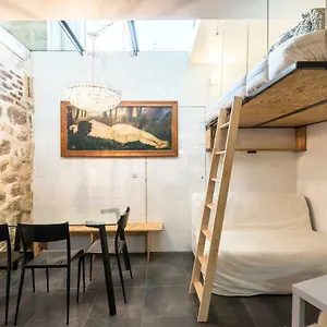 Attractive 25 M2 In A District Paris