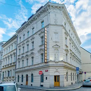 Otel Koruna ***