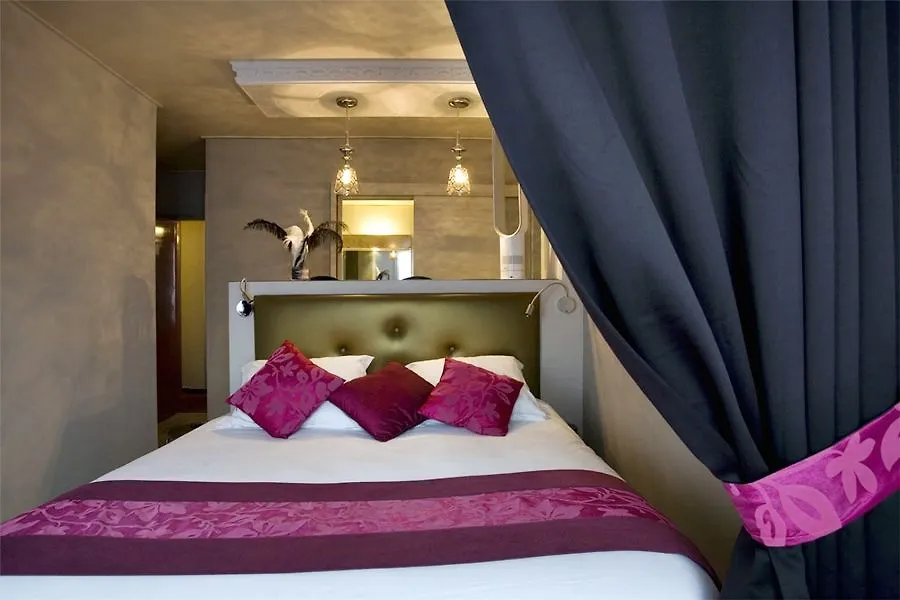 ***  פריז Hotel De France Invalides צרפת